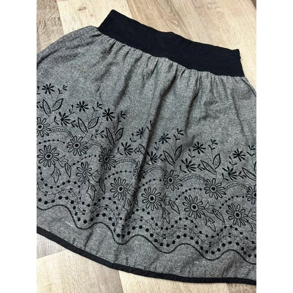 Black and Grey Floral Bubble Skirt Size Medium - Picture 2 of 4